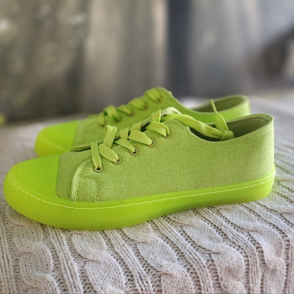NWT.Rouge Helium Vibrant Lime  Sneakers - Picture 2 of 9